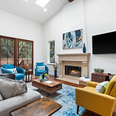 Gorgeous Santa Cruz Villa - Modern Beachside Paradise With New Hot Tub & Fast Wi-Fi